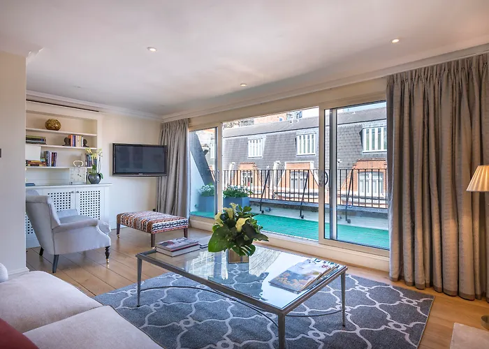 The Capital Hotel, Apartments & Townhouse